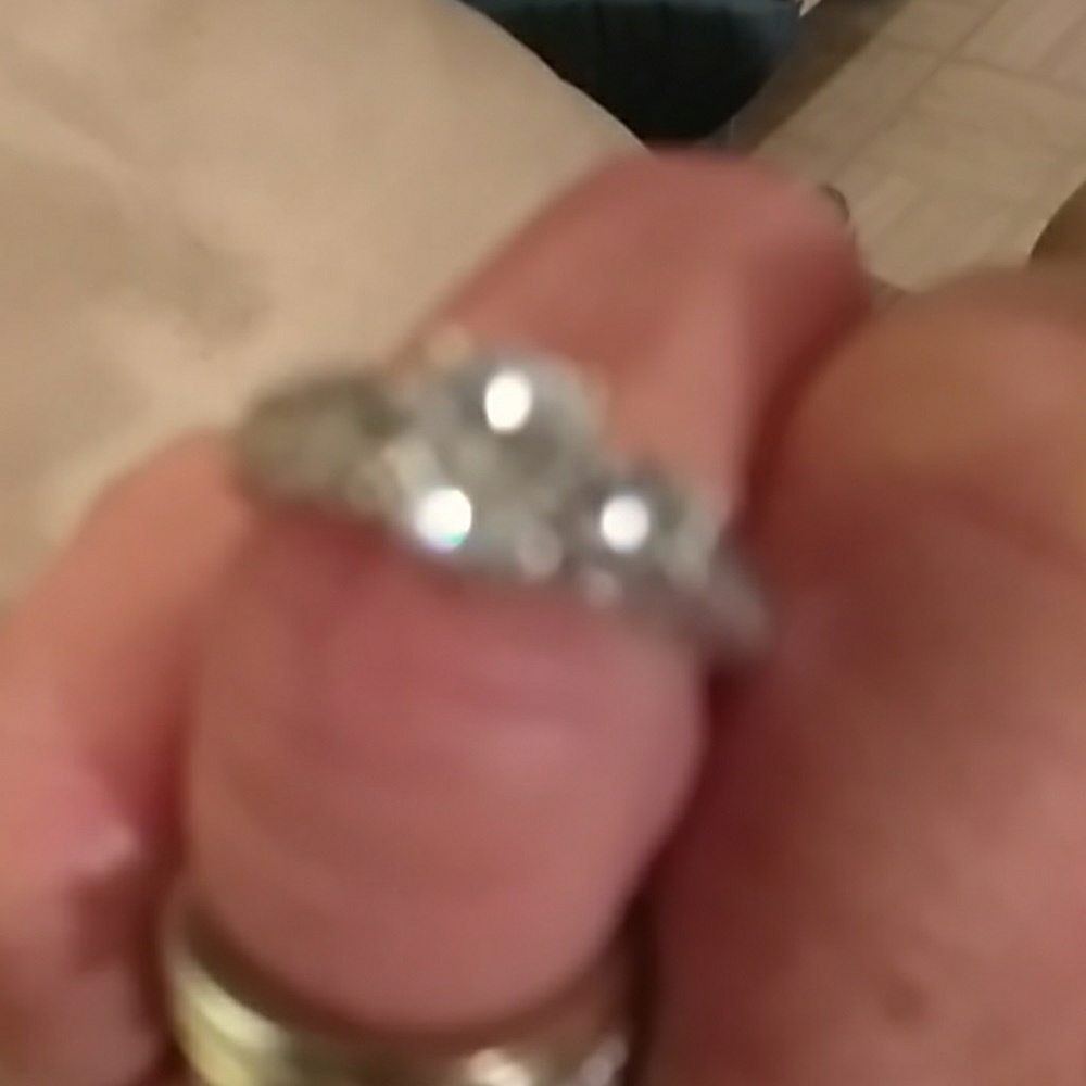 Lady's ring - Picture 2 of 3
